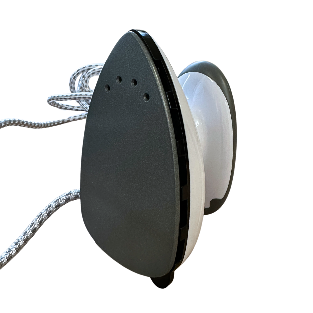 Mini travel iron with steam